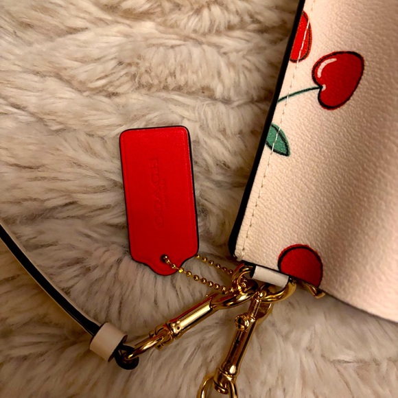 🍒 COACH Mollie Cherry Print Tote Bag - Picture 4 of 4